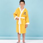 Dečiji bademantil Mickey Mouse - žuti, sa kapuljačom, uzrast 7/8 godina (Disney)