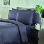 Komplet posteljine od satena za bračni krevet - Line (siva)