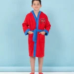 Disney Cars dečiji bademantil sa kapuljačom (7–8) – crveni